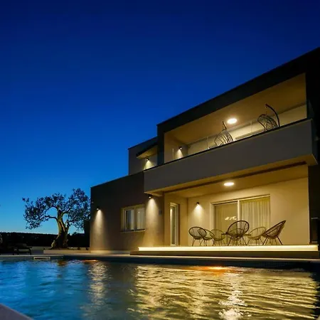 M&n Vila *